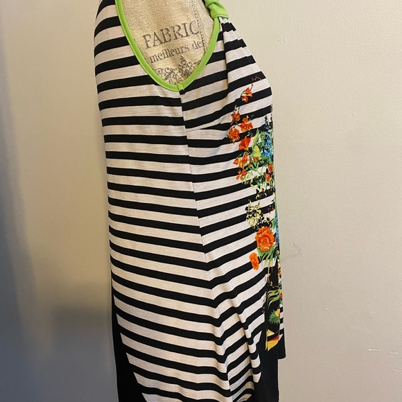 Top - Picture 2 of 4